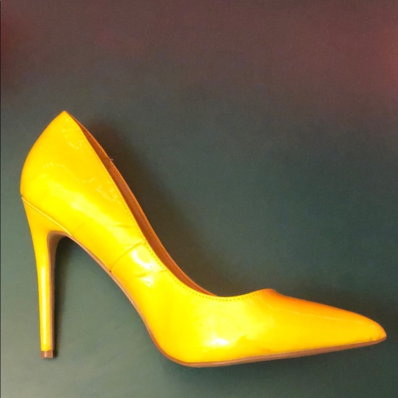 Steve Madden Shoes Yellow Steve Madden Closed Toe Heels Size Poshmark